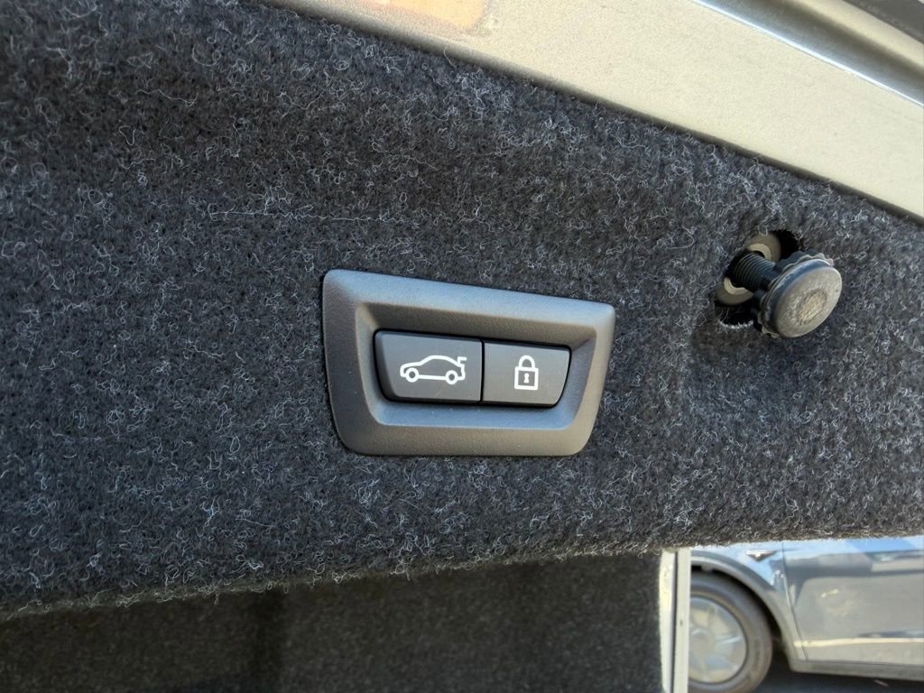 Used 2023 BMW M4 Coupe w/ Executive Package image 7