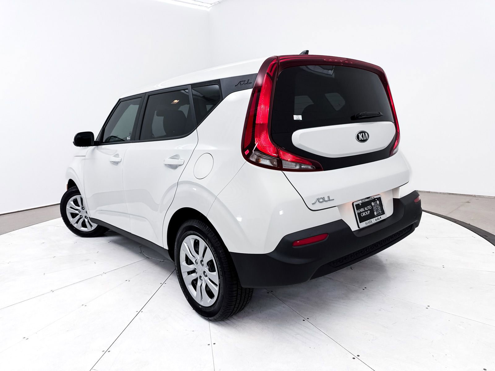 Used 2021 Kia Soul LX image 2