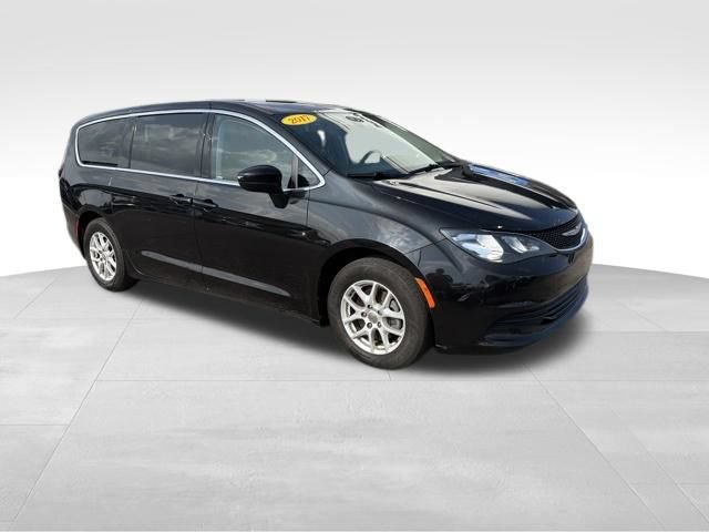 Used 2017 Chrysler Pacifica Touring FWD image 14