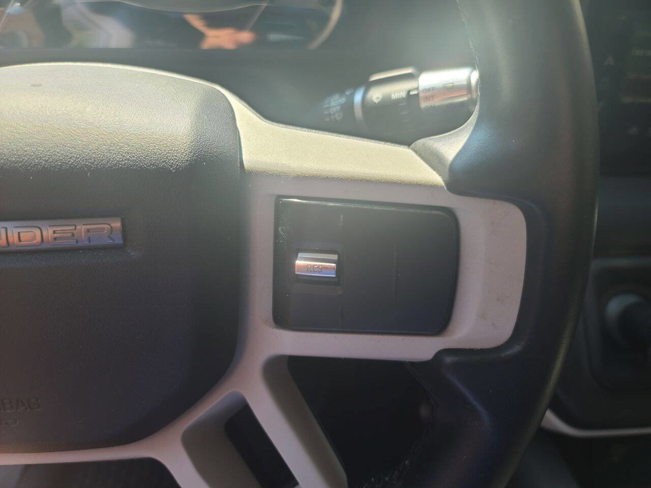 Used 2020 Land Rover Defender 110 image 21