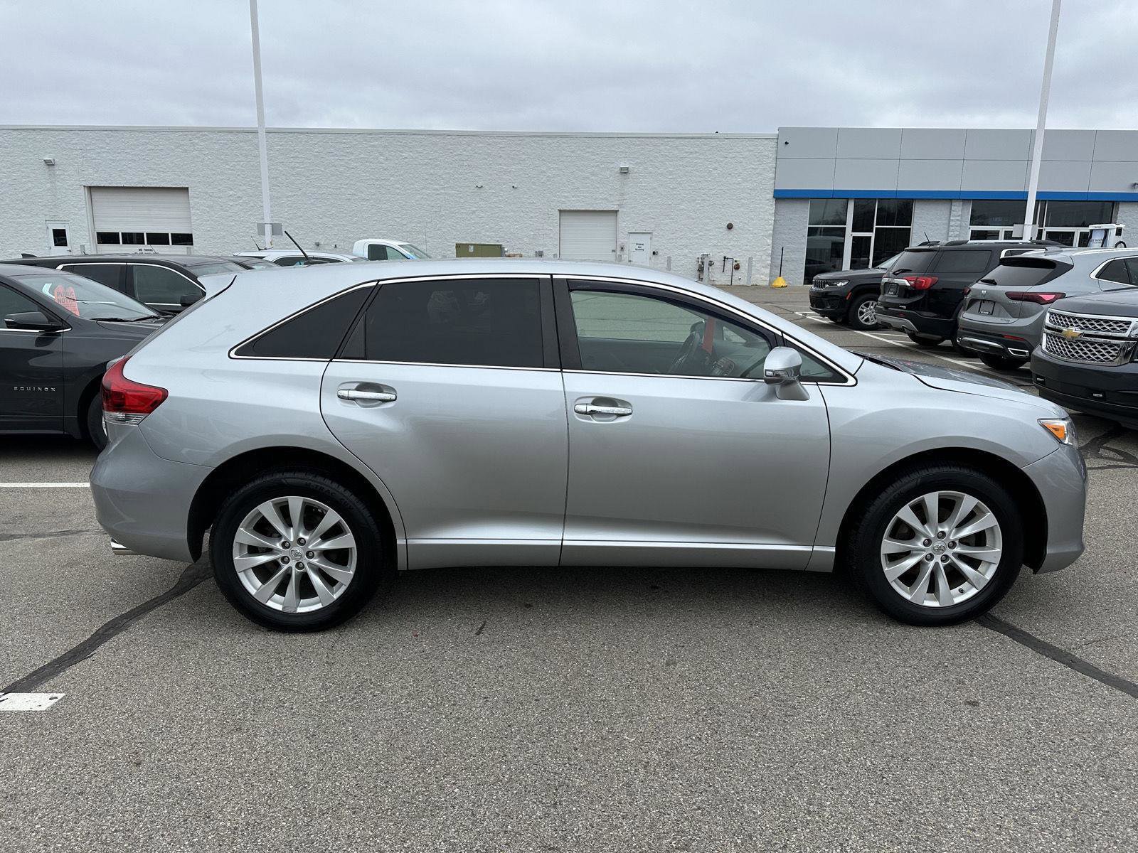 Used 2015 Toyota Venza LE image 9