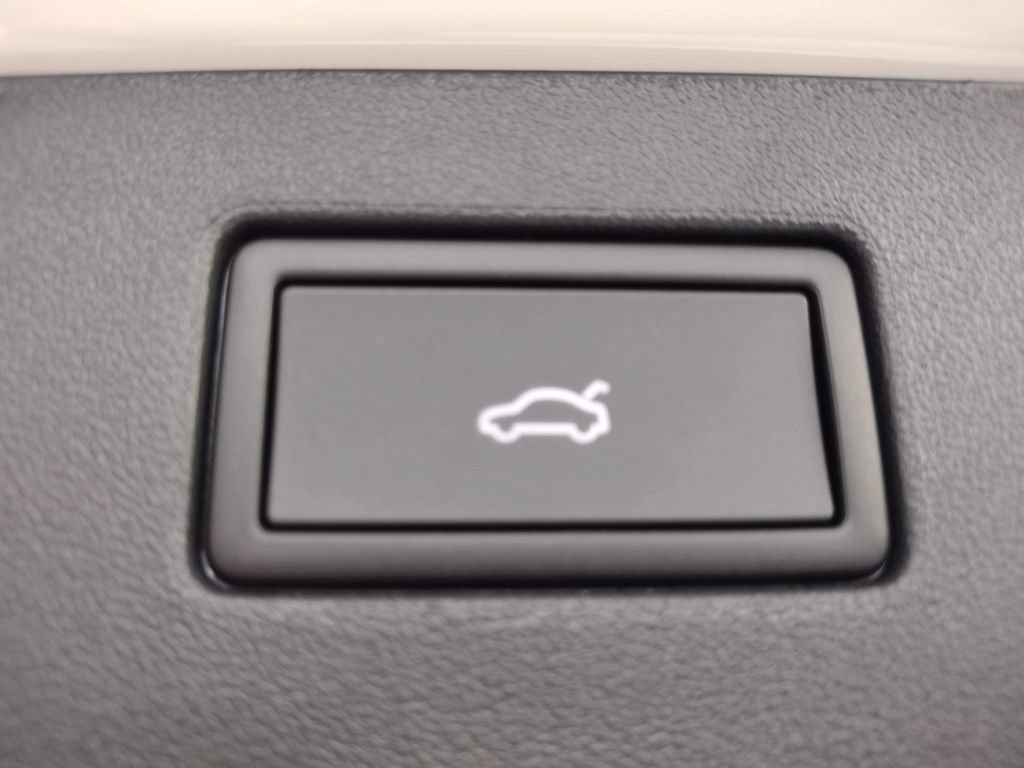 New 2026 Volkswagen Tiguan SE AWD/4WD image 18