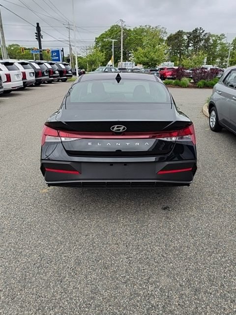 Certified 2026 Hyundai Elantra SE FWD image 8