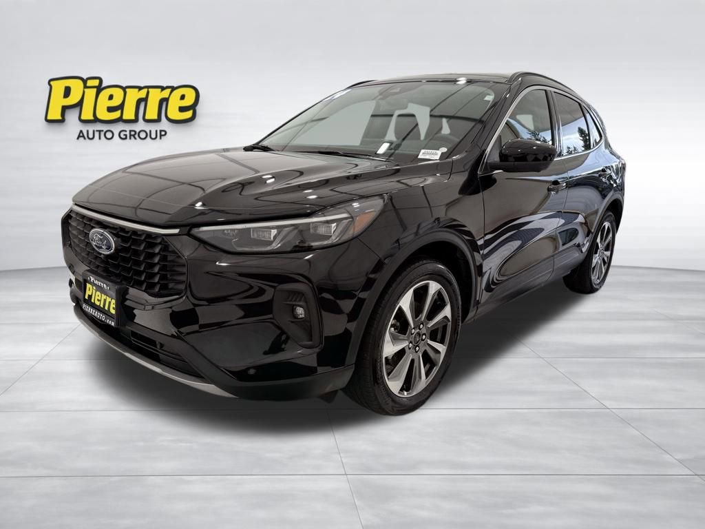 Used 2024 Ford Escape Platinum image 1