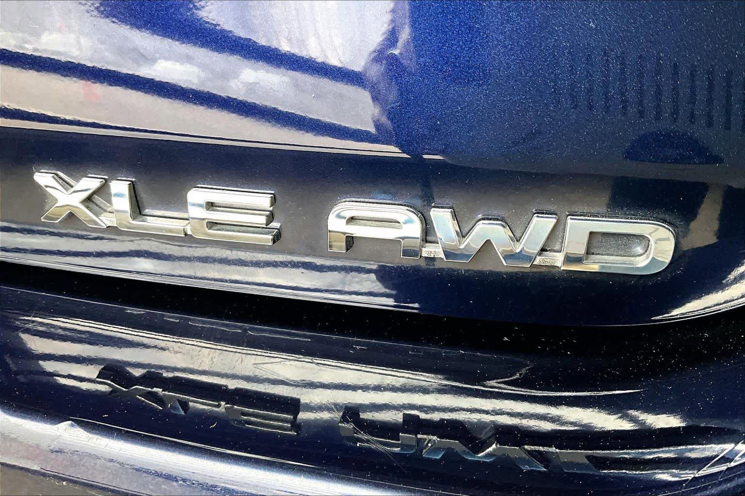 Used 2023 Toyota Highlander XLE AWD/4WD image 10