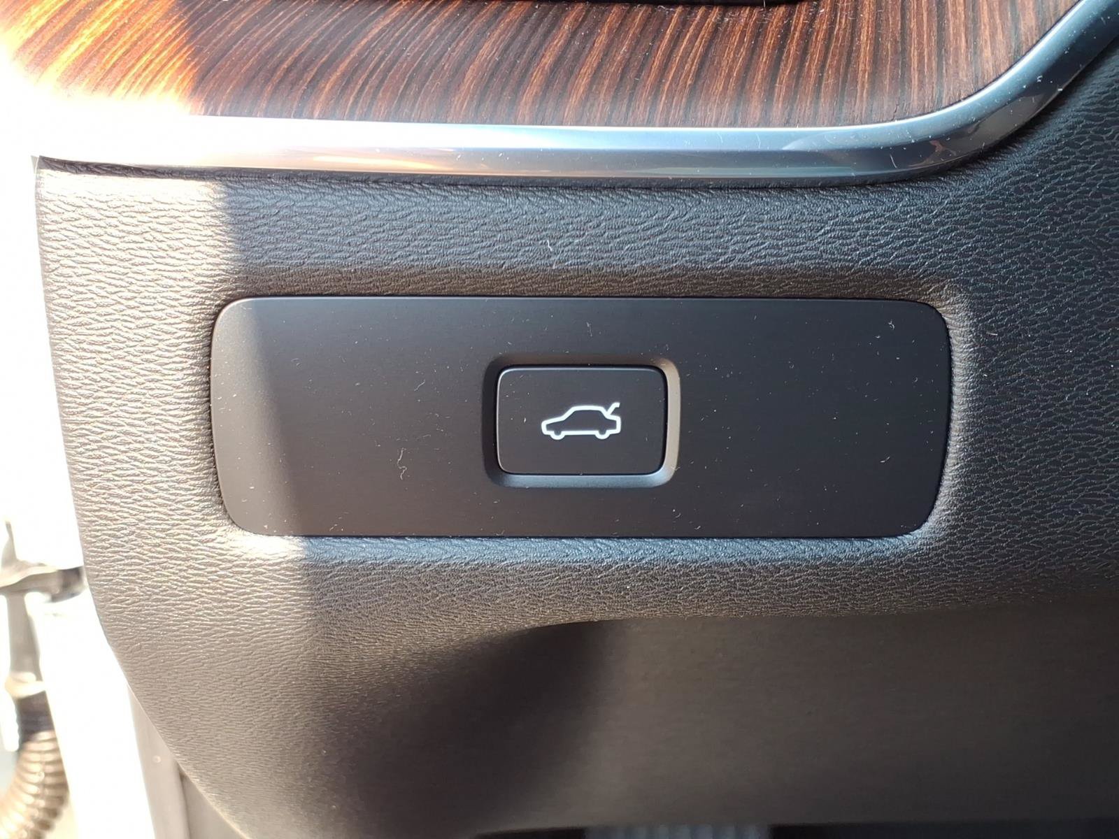 Used 2025 Volvo XC60 B5 Ultra AWD/4WD image 15