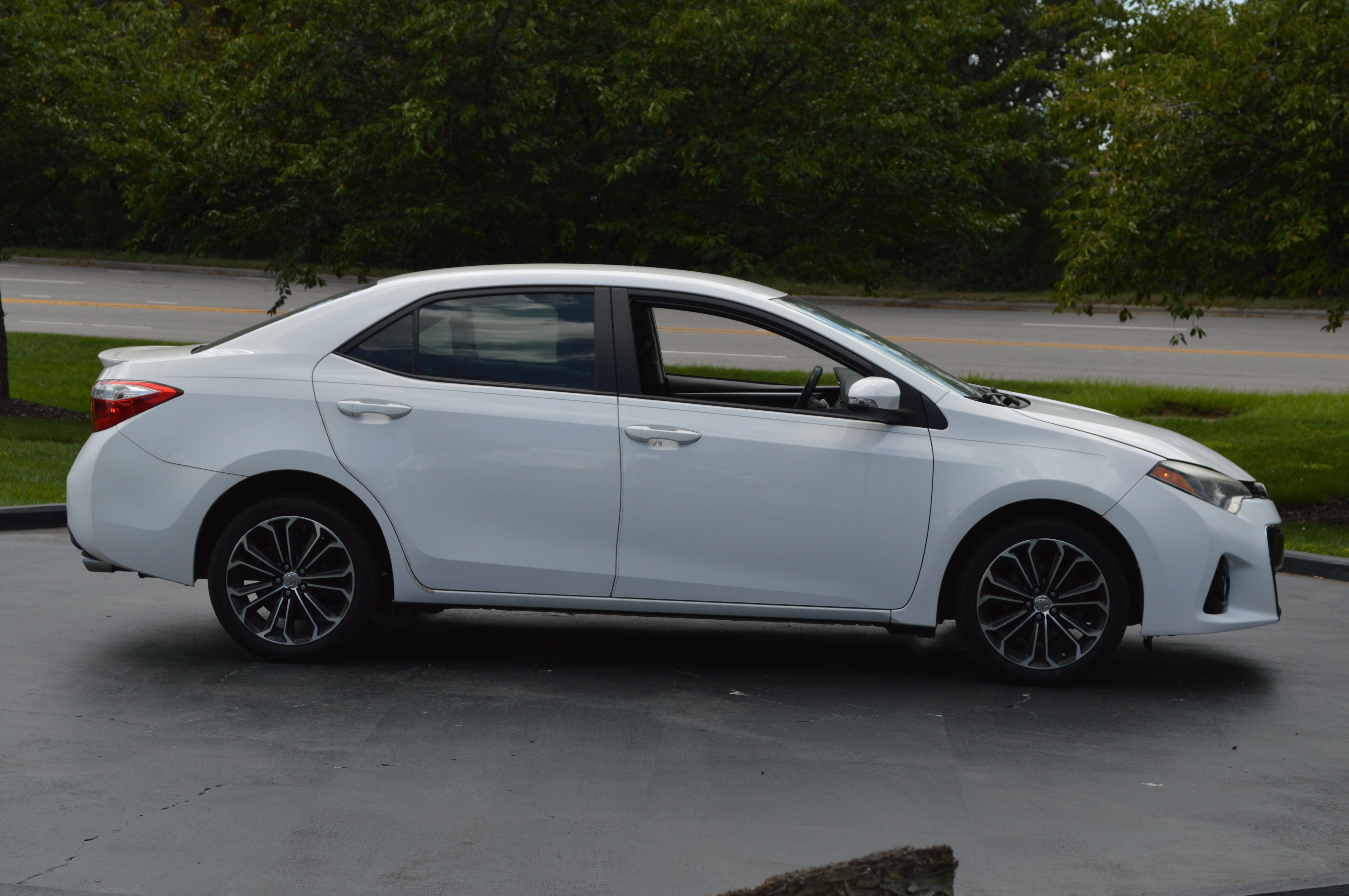 Used 2015 Toyota Corolla S FWD image 12