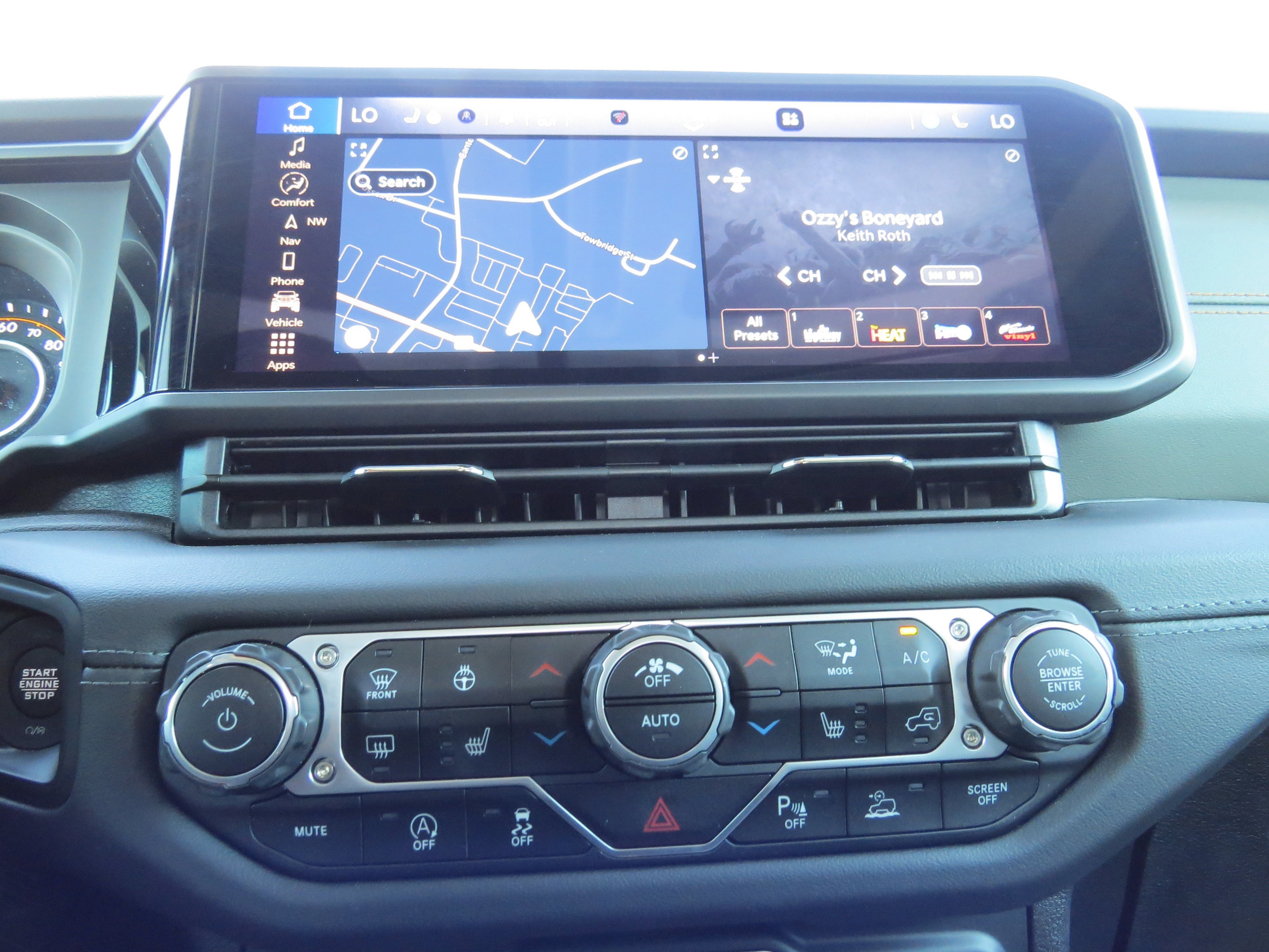 Certified 2024 Jeep Gladiator Mojave image 29