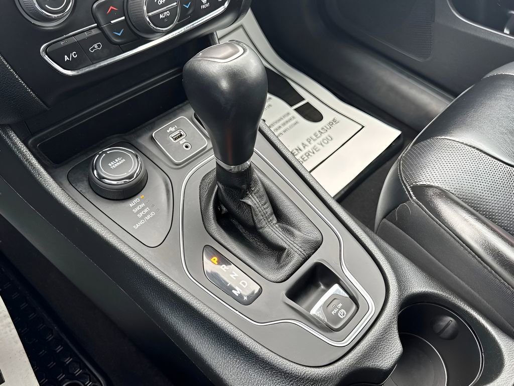 Used 2022 Jeep Cherokee Latitude Lux AWD/4WD image 11