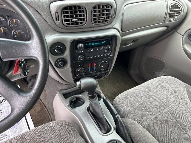 Used 2004 Chevrolet TrailBlazer LS w/ LS Preferred Equipment Group AWD/4WD image 17