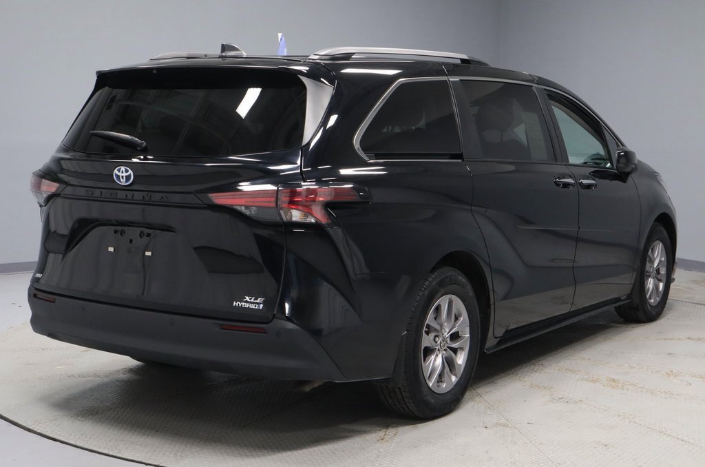 Used 2022 Toyota Sienna XLE image 13