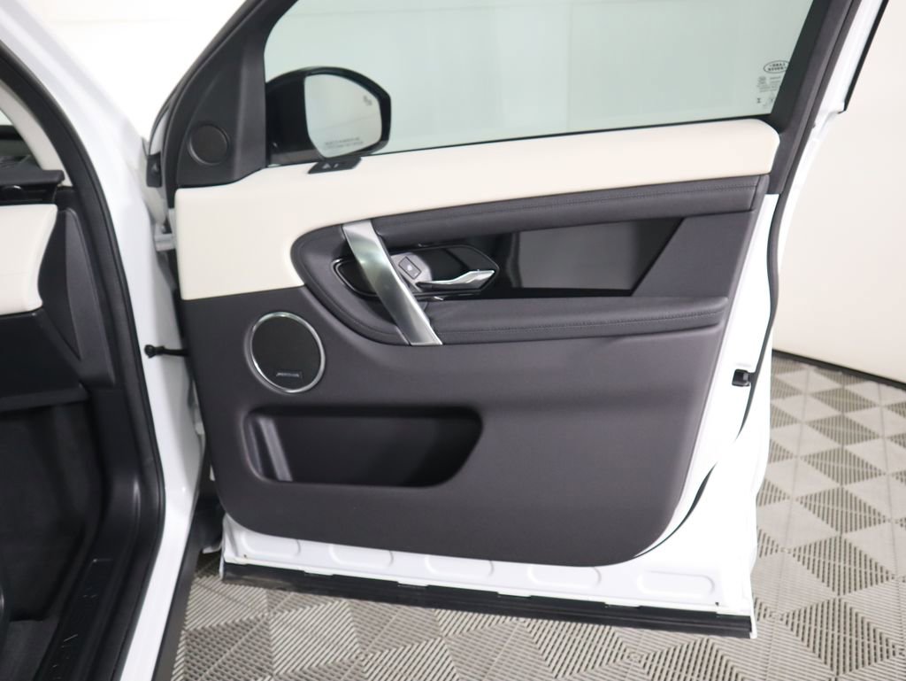 Used 2025 Land Rover Discovery Sport S image 24