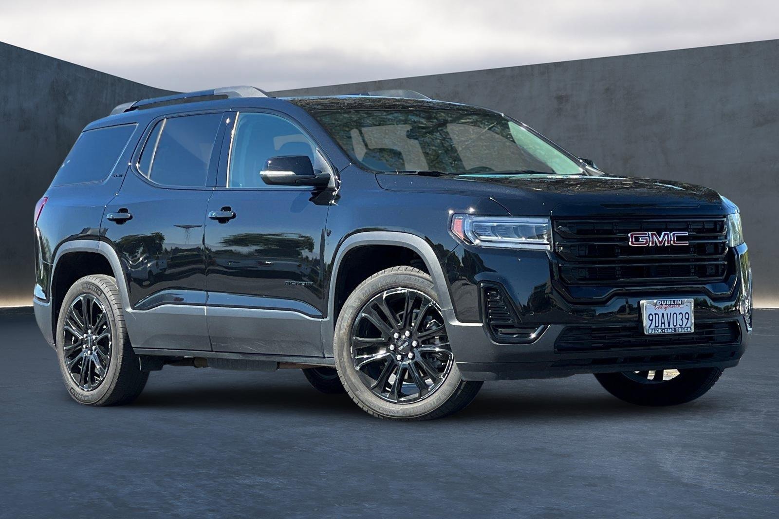 Used 2023 GMC Acadia SLE w/ Driver Convenience Package