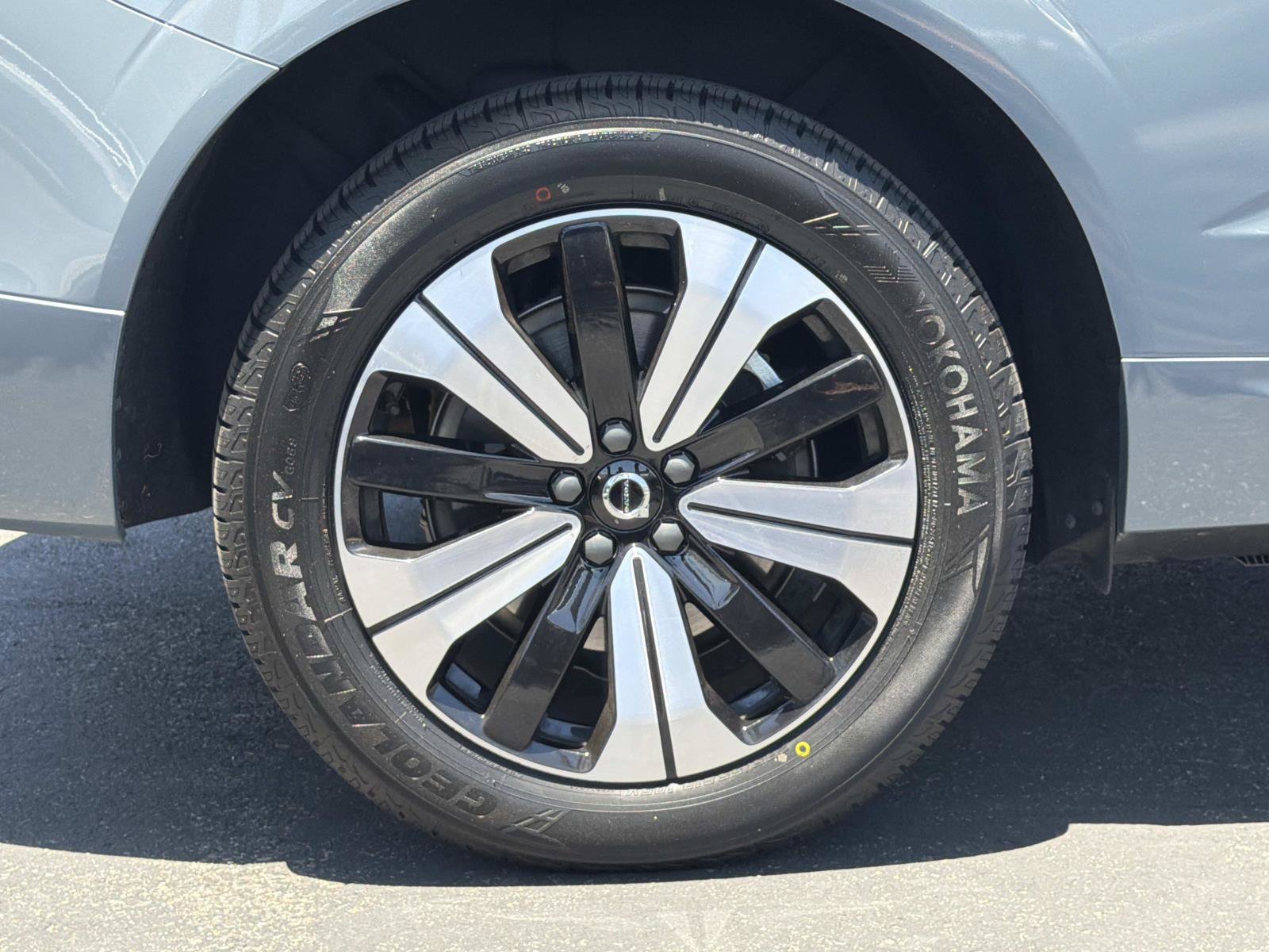 Certified 2023 Volvo XC60 T8 Plus AWD/4WD image 27