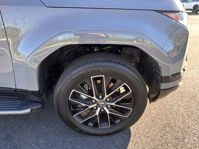Used 2025 Lexus GX 550 w/ Cold Area Package AWD/4WD image 15