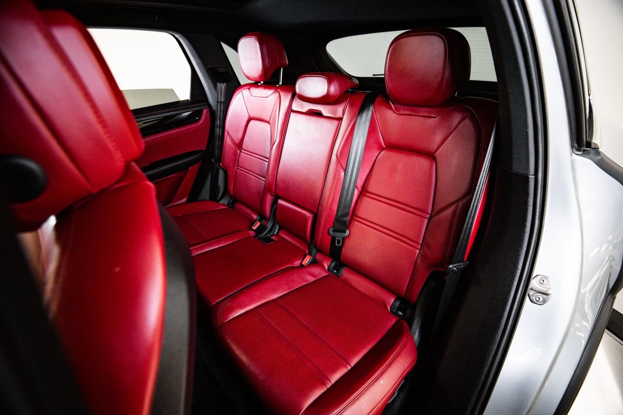 Used 2023 Porsche Cayenne AWD/4WD image 24