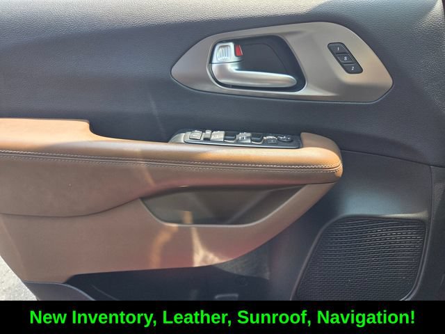 Certified 2018 Chrysler Pacifica Limited FWD image 23
