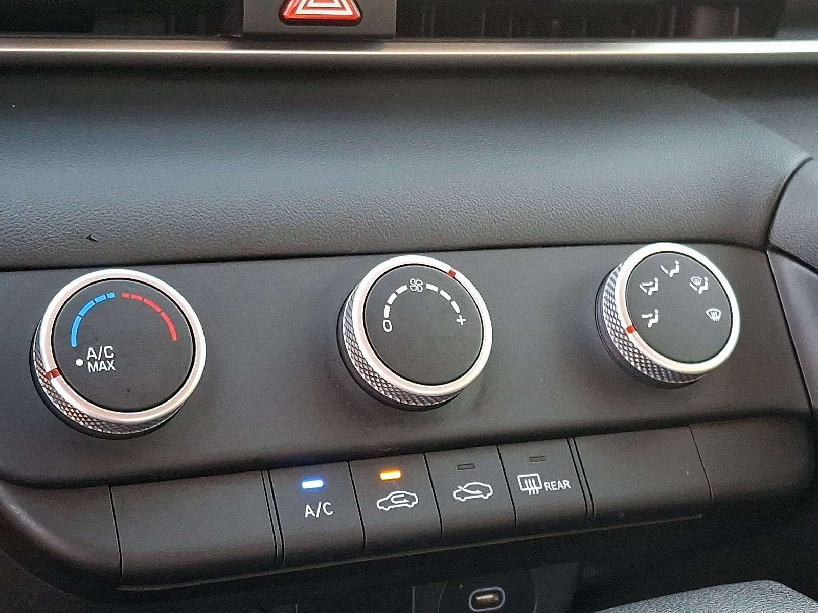 Certified 2024 Hyundai Elantra SE FWD image 19