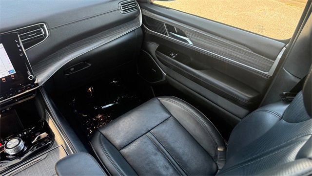 Used 2024 Jeep Wagoneer Series III w/ Flexible Seating Group image 25