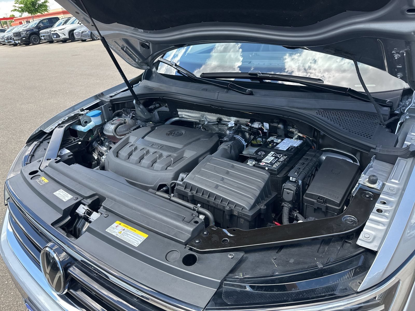 Certified 2024 Volkswagen Tiguan SE R-Line AWD/4WD image 46