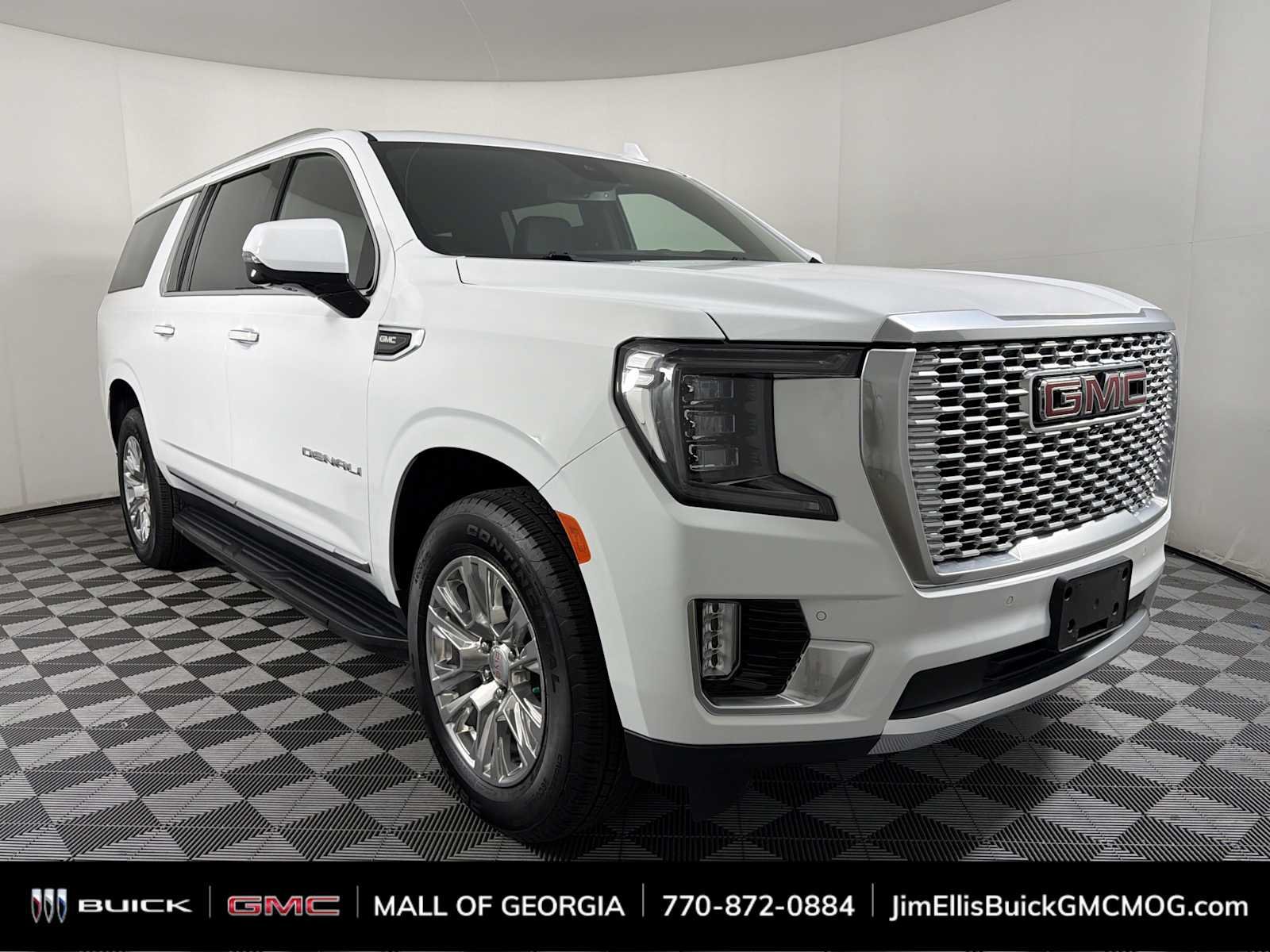 Used 2024 GMC Yukon XL Denali RWD image 1