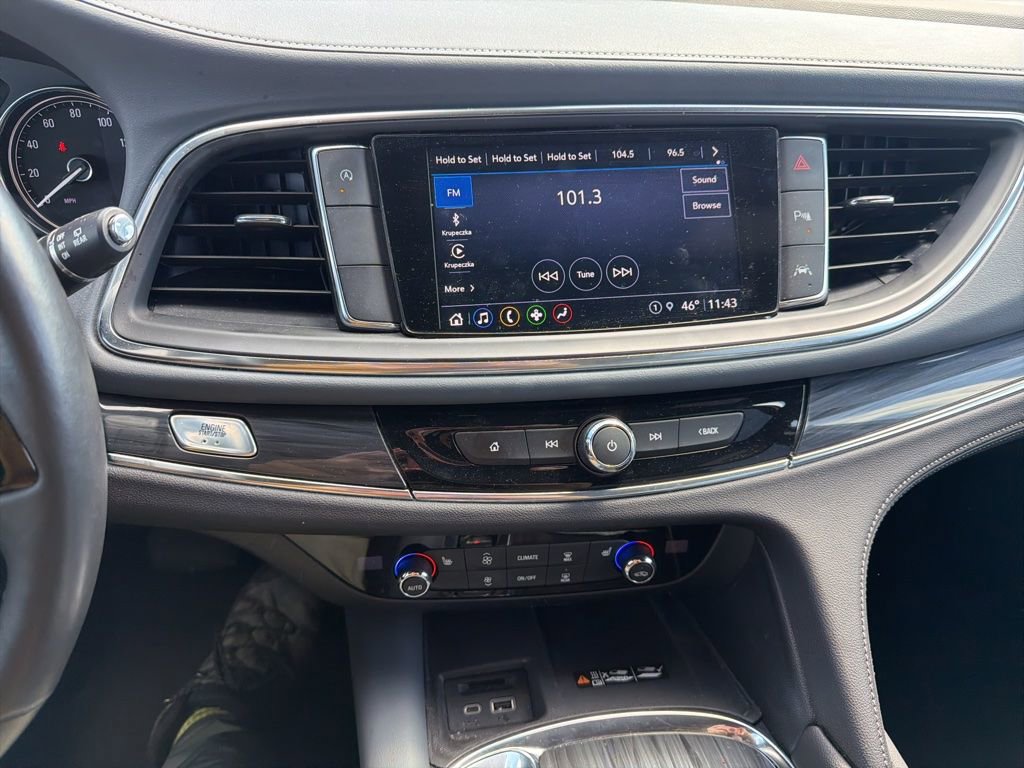 Used 2023 Buick Enclave Essence image 10