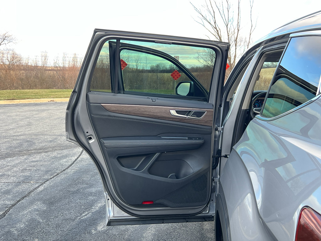 Used 2024 Volkswagen Atlas SEL Premium R-Line image 35