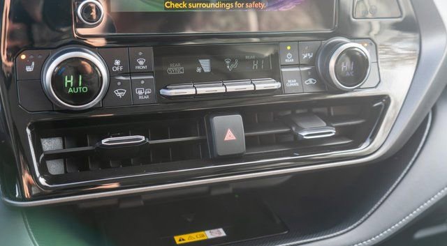 Used 2024 Toyota Highlander XLE image 34