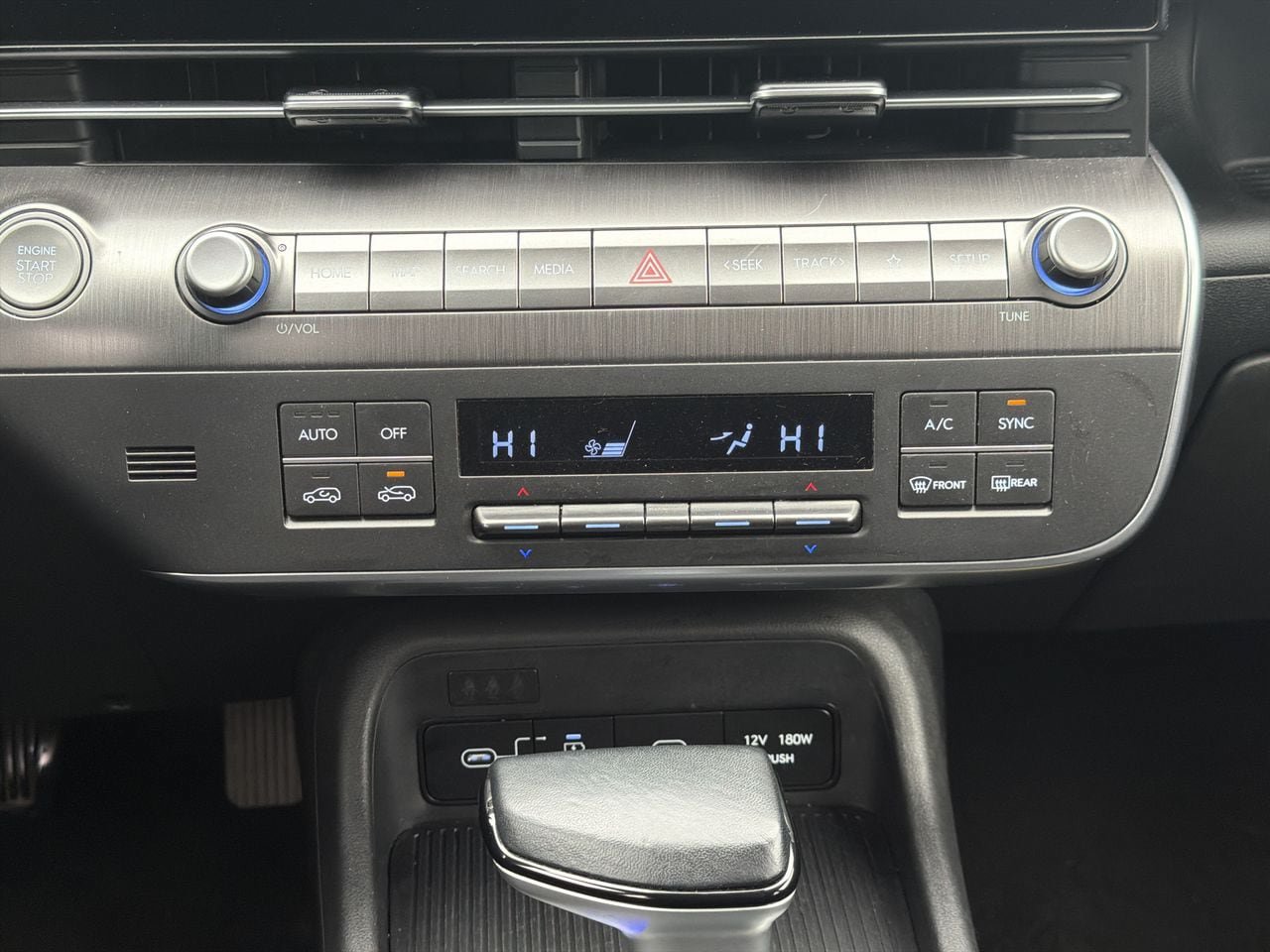 Certified 2025 Hyundai Kona SEL AWD/4WD image 18