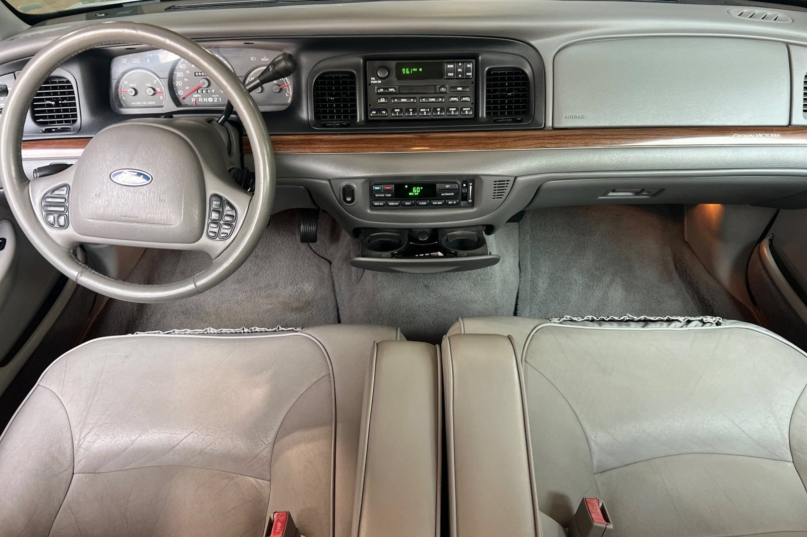 Used 2002 Ford Crown Victoria LX RWD image 13