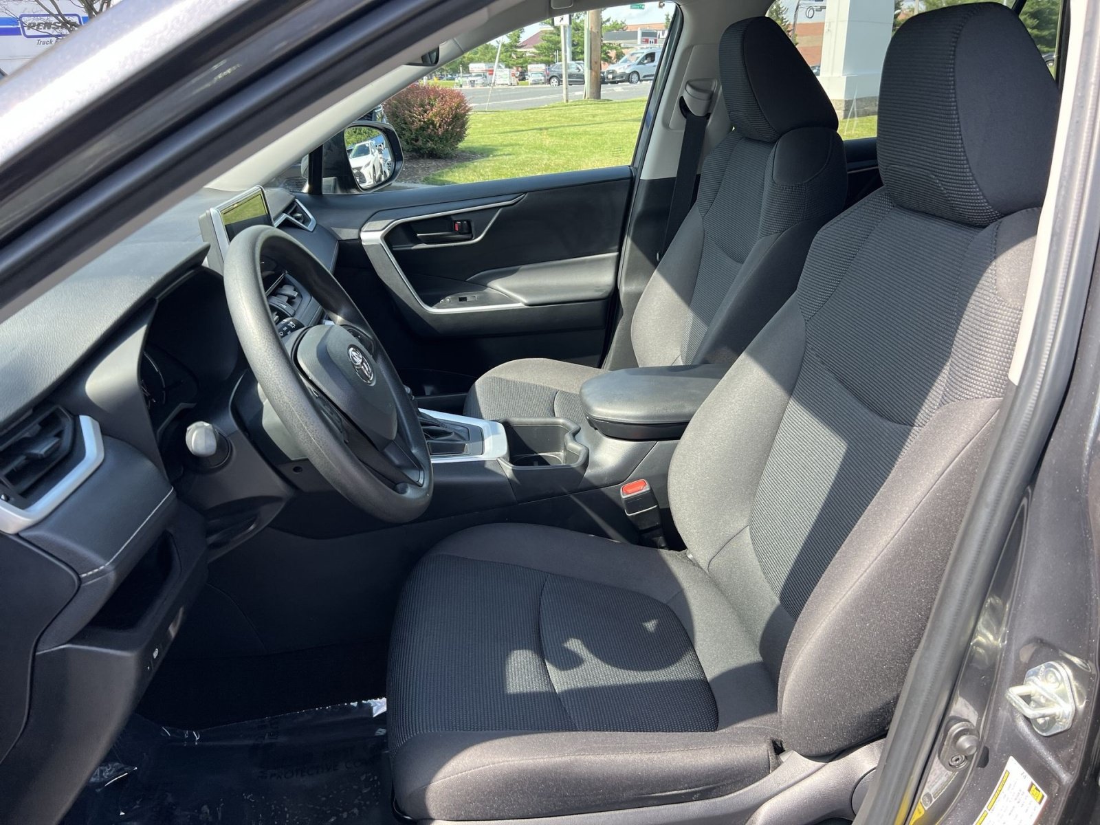 Used 2023 Toyota RAV4 LE FWD image 13