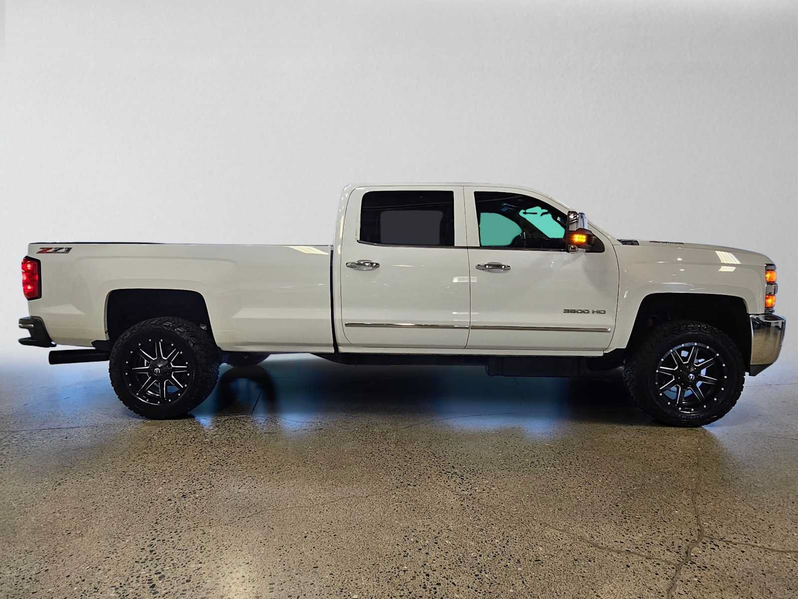 Used 2015 Chevrolet Silverado 3500 LTZ AWD/4WD image 2