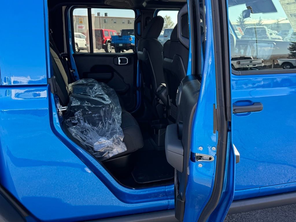 New 2025 Jeep Gladiator Mojave image 11