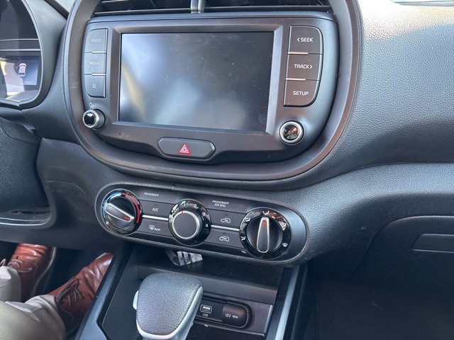 Used 2022 Kia Soul LX image 11