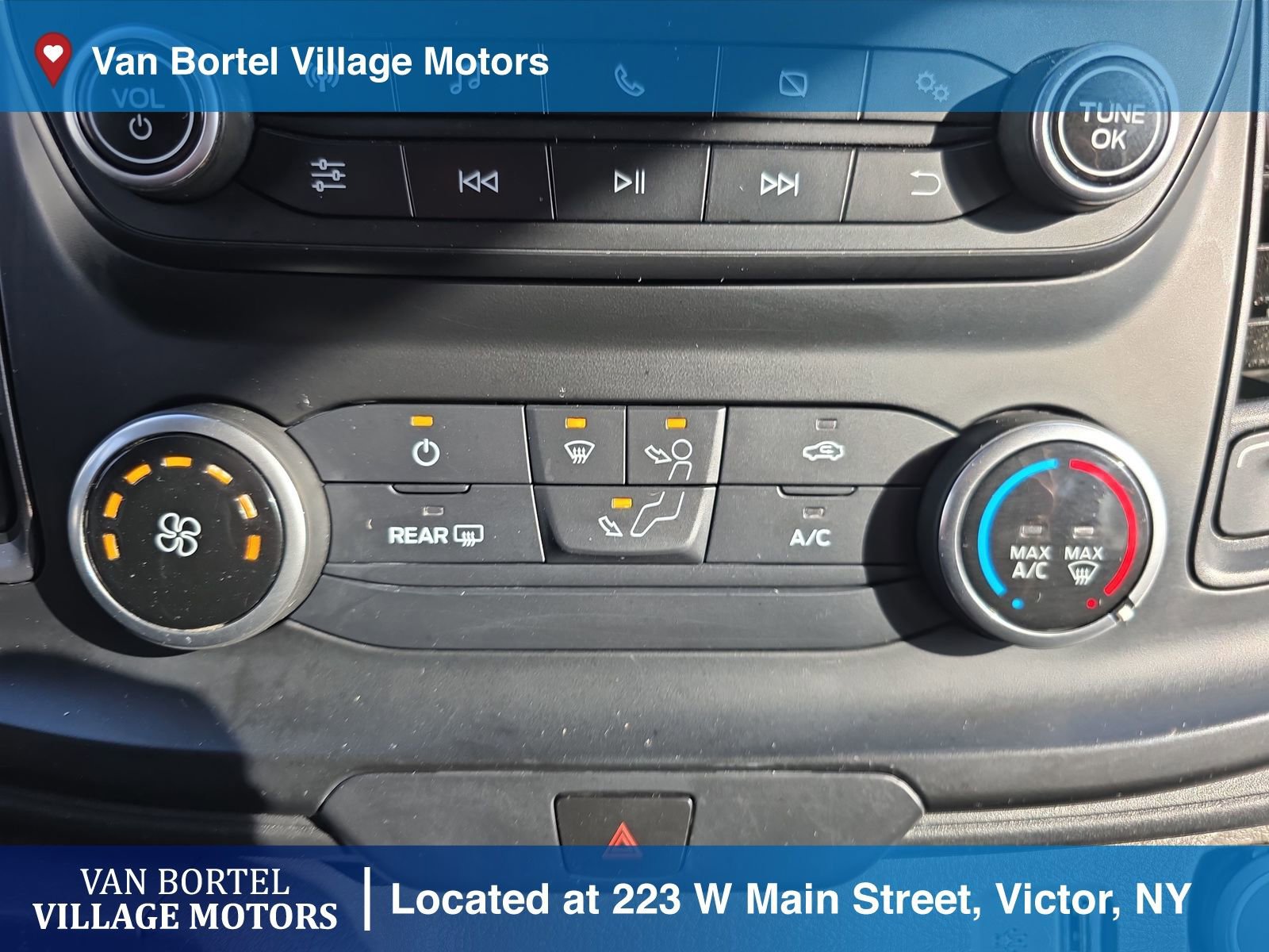 Used 2021 Ford Transit 250 Low Roof w/ Exterior Upgrade Package RWD image 19