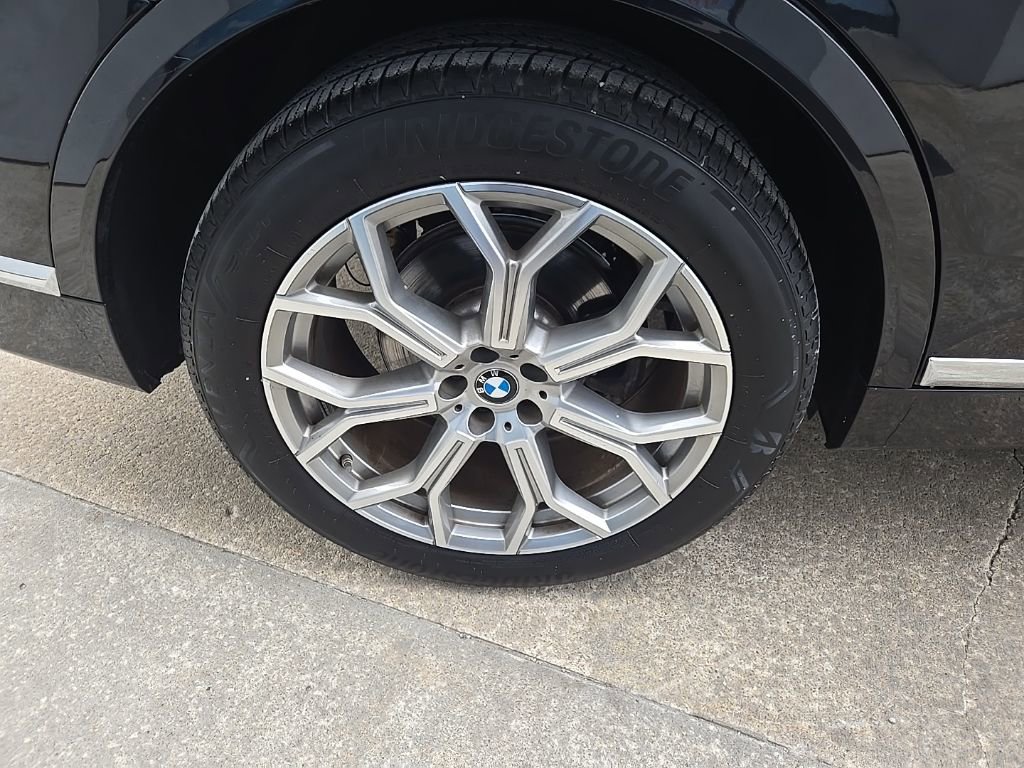 Used 2024 BMW X7 xDrive40i w/ Climate Comfort Package image 24