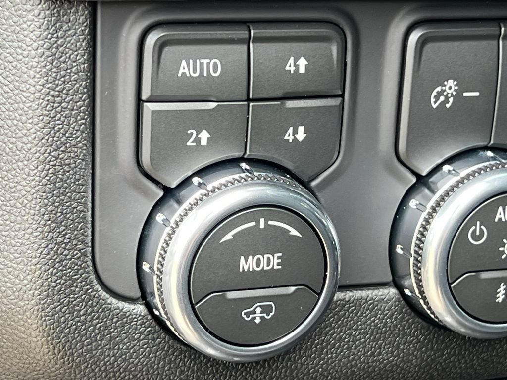 New 2026 GMC Yukon XL AT4 Ultimate w/ LPO, Illumination Package AWD/4WD image 23