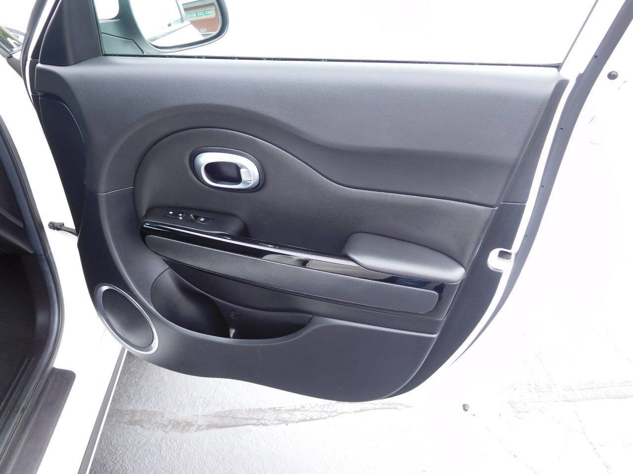 Used 2016 Kia Soul + w/ Soulful Package image 20