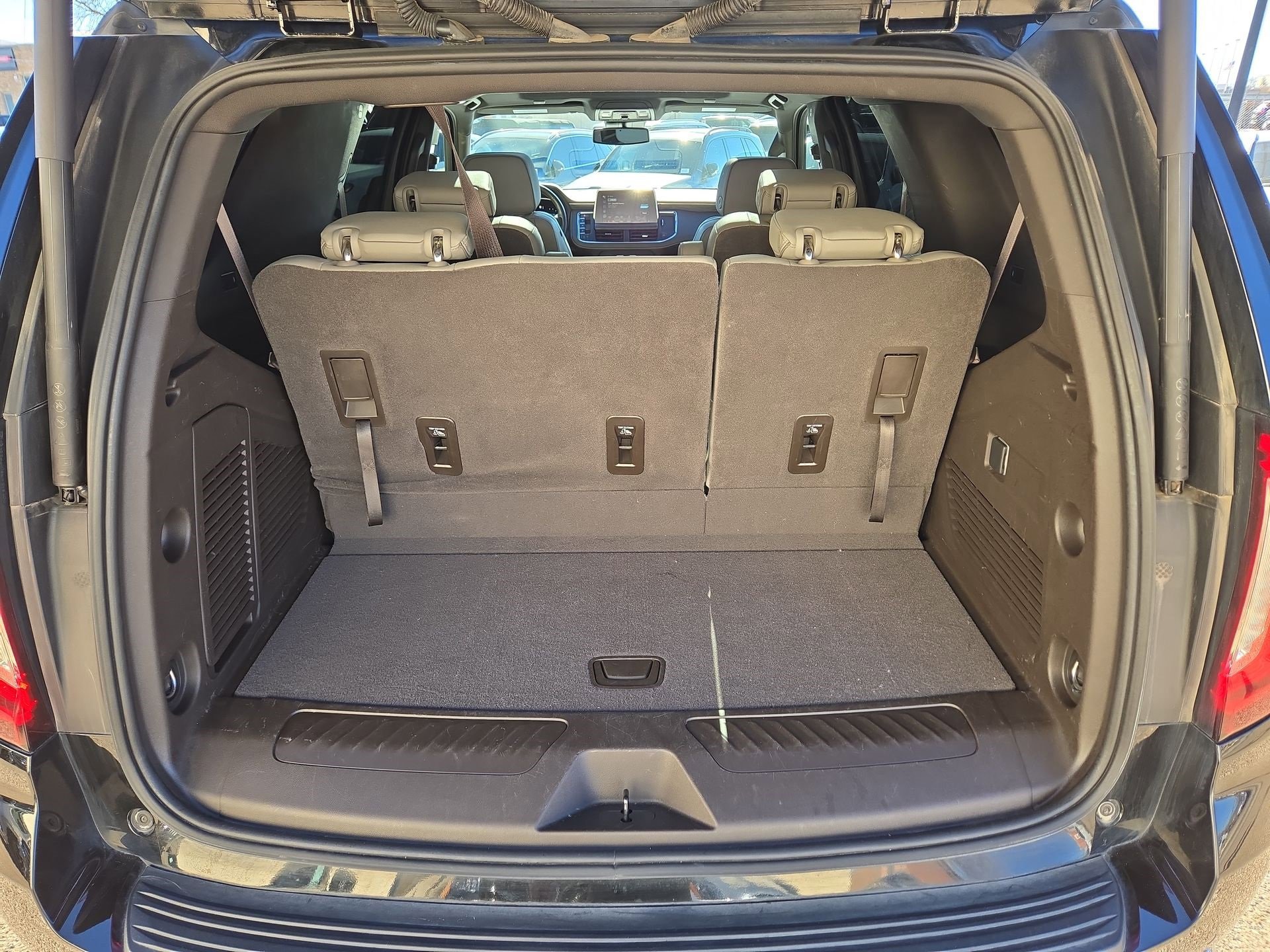 Used 2023 GMC Yukon SLT image 12