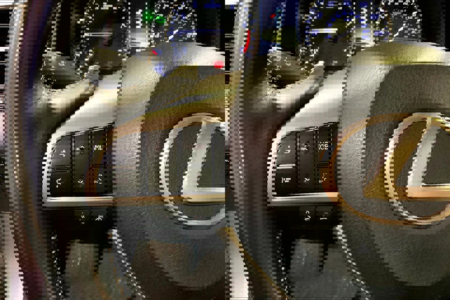 Used 2020 Lexus RX 350L Premium w/ Premium Package image 24