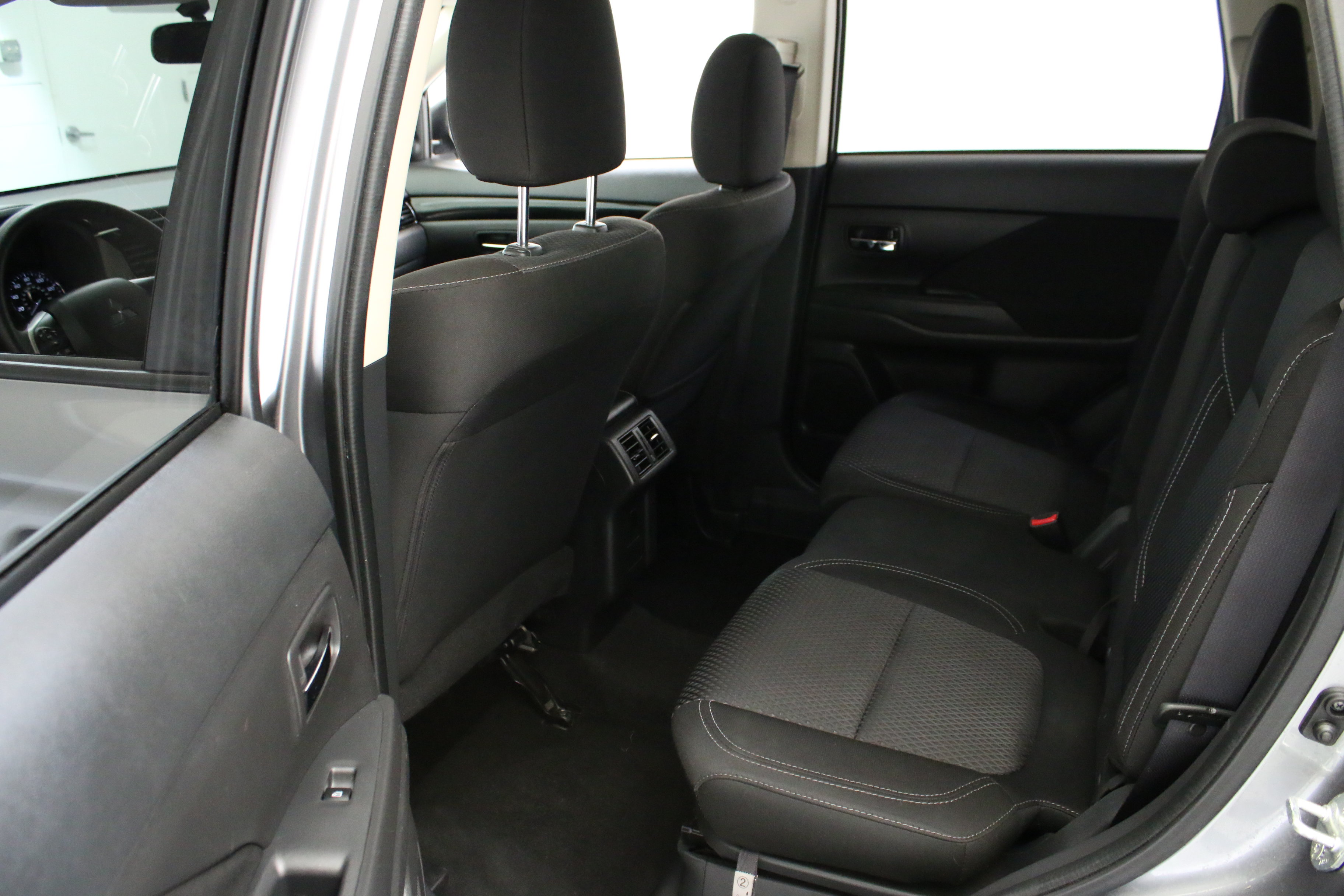 Used 2020 Mitsubishi Outlander ES AWD/4WD image 21