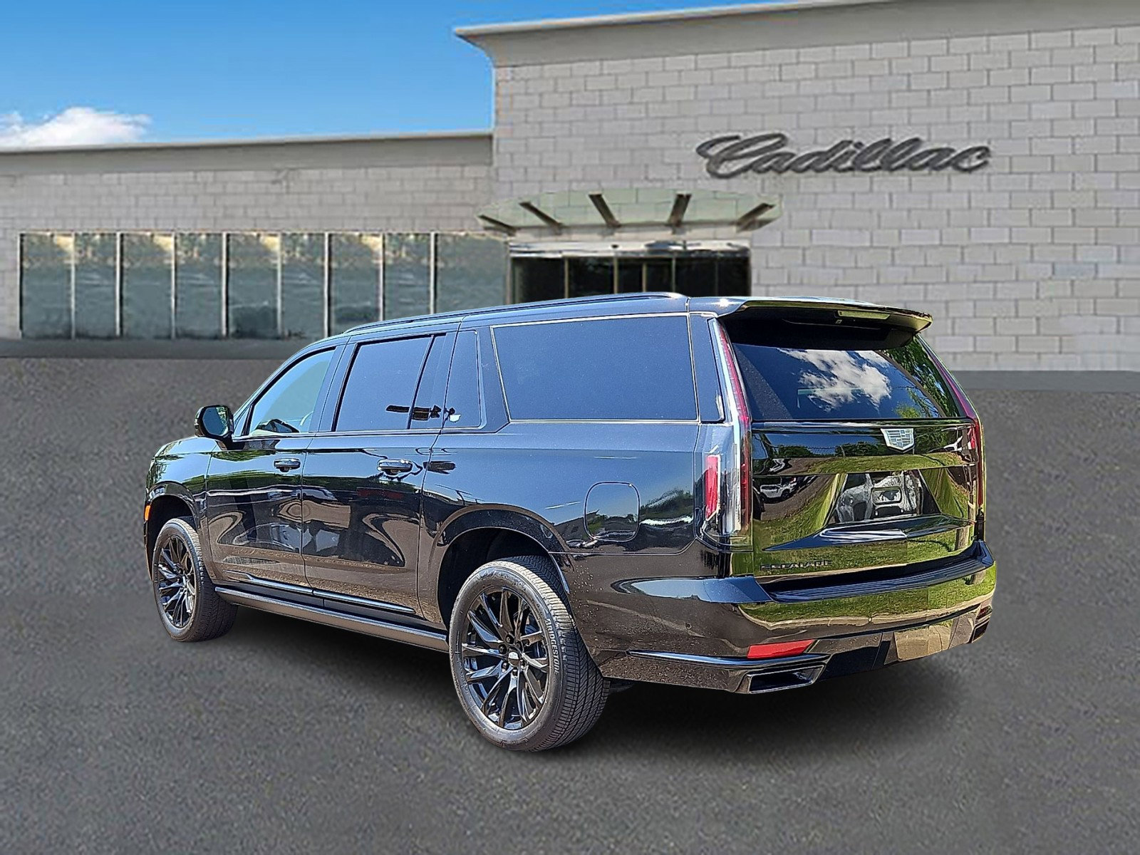 Used 2024 Cadillac Escalade ESV Sport Platinum w/ LPO, ONYX Package AWD/4WD image 6