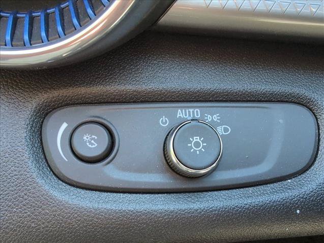 Used 2025 Chevrolet Trax LT FWD image 14