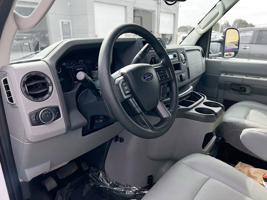 New 2027 Ford E-450 and Econoline 450 Super Duty RWD image 3