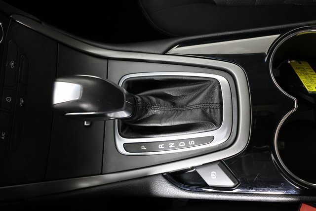 Used 2018 Ford Edge SE image 19