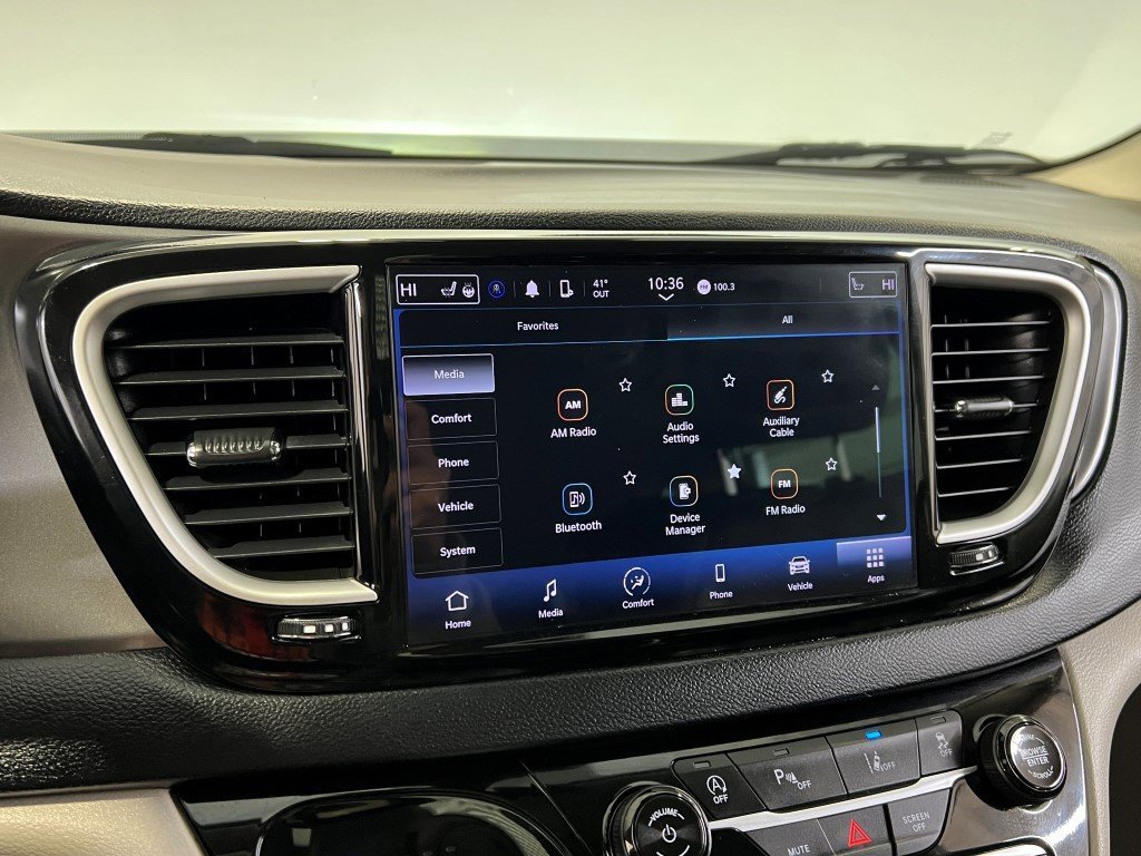 Used 2023 Chrysler Pacifica Touring-L image 43