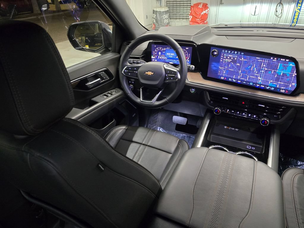 Used 2025 Chevrolet Suburban High Country RWD image 42