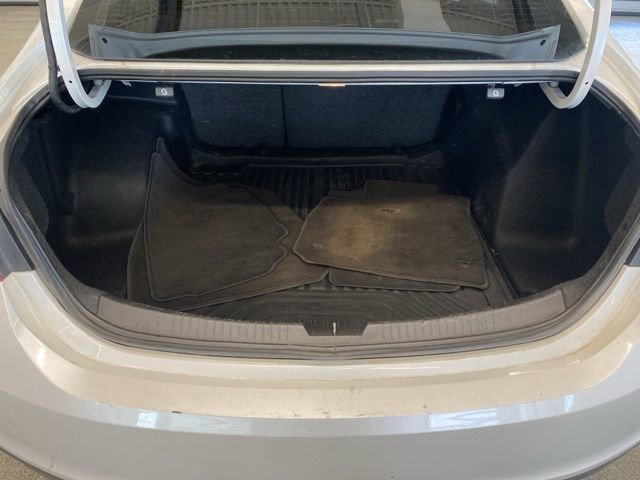 Used 2016 Chevrolet Malibu LT image 9