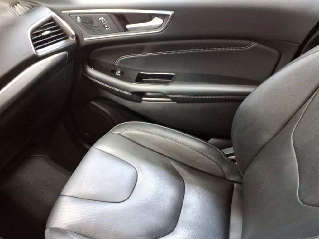 Certified 2019 Ford Edge Titanium w/ Equipment Group 301A AWD/4WD image 24