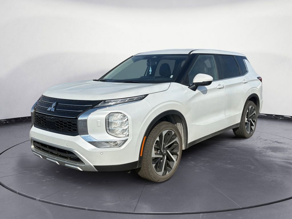 Used 2024 Mitsubishi Outlander SE